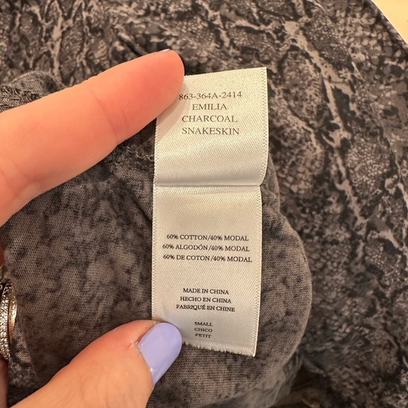 Rails Emilia Charcoal Snakeskin Long Sleeve Crew Neck Top size Small - Picture 7 of 7